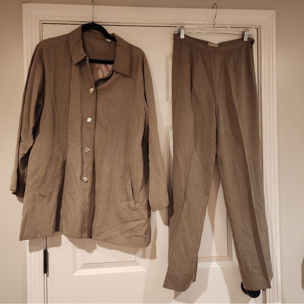 Tommy Bahama vintage silk lined greenish/tan pant suit Medium